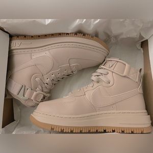 NIKE AIR FORCE 1 utility 2.0 Fossil Stone (Women's)